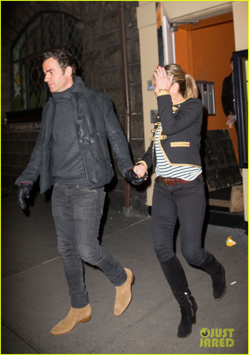 Jennifer Aniston & Justin Theroux Make It a Romantic Date Night Photo