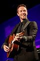 chris martin performs help haiti home without jennifer lawrence 03