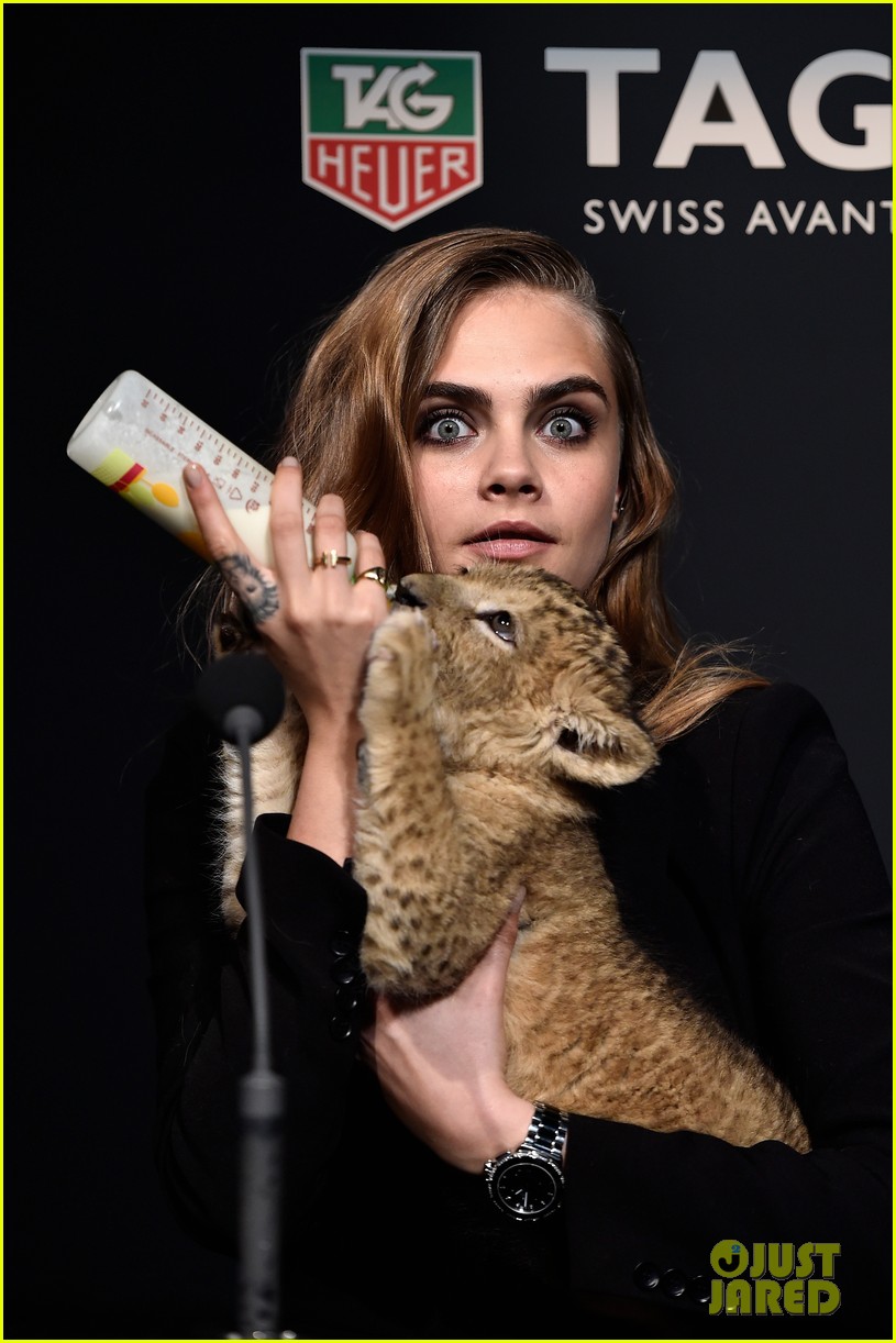 Cara Delevingne's Lion Finger Tattoo Comes to Life Photo 3286470
