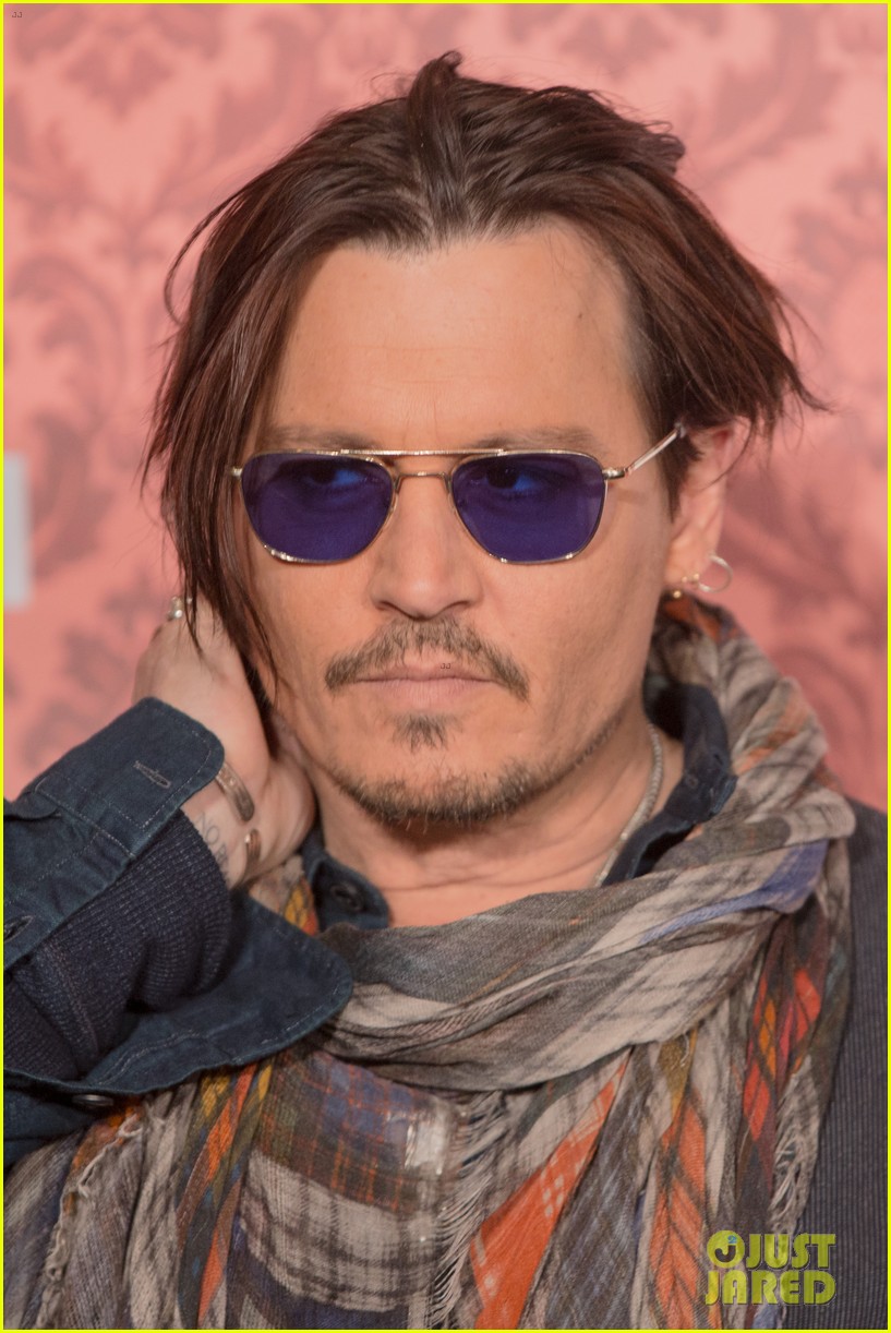 Johnny Depp Rocks Colorful Scarf at 'Mordecai' Berlin Photo Call: Photo