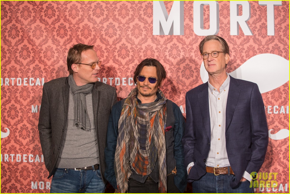 Johnny Depp Rocks Colorful Scarf at 'Mordecai' Berlin Photo Call: Photo