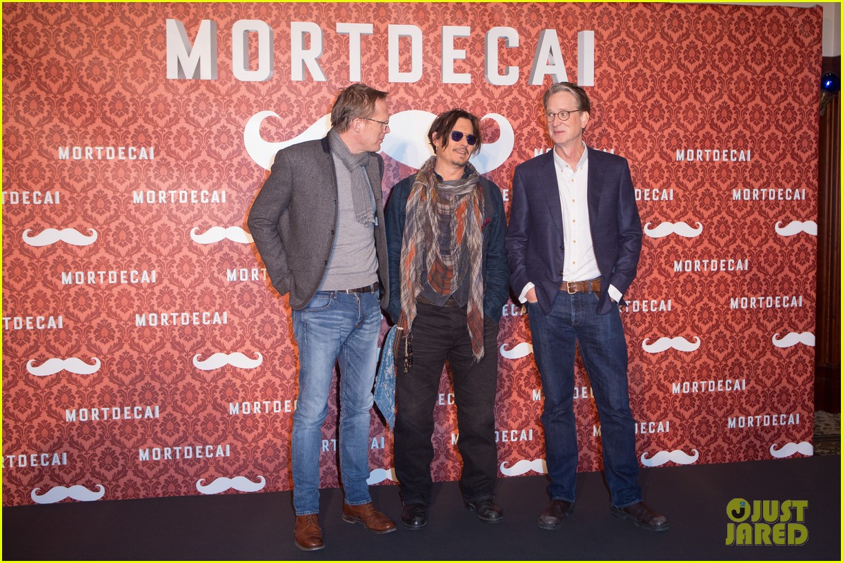 Johnny Depp Rocks Colorful Scarf at 'Mordecai' Berlin Photo Call: Photo