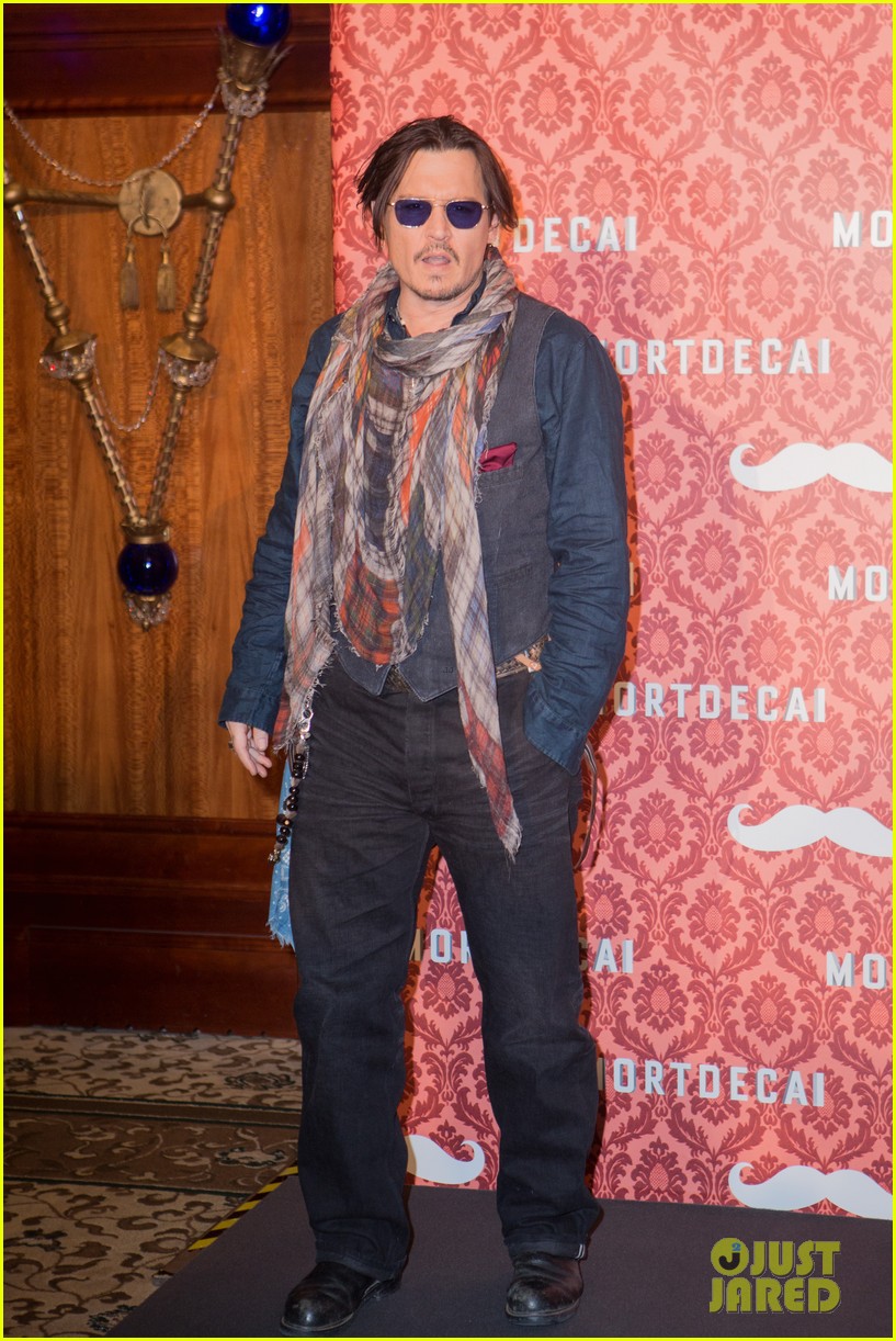 Johnny Depp Rocks Colorful Scarf at 'Mordecai' Berlin Photo Call: Photo