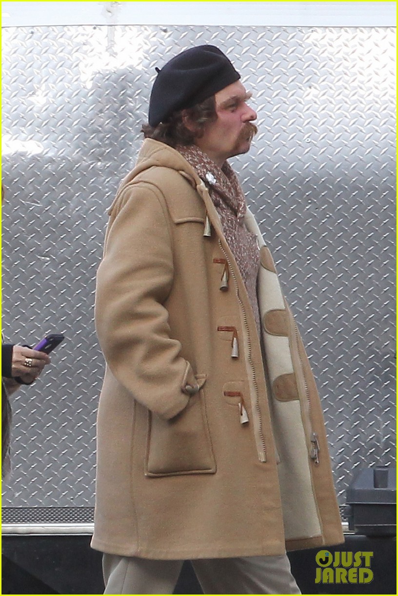 Johnny Depp is Completely Unrecognizable on the Set of Johnny Depp is Completely Unrecognizable on the Set of