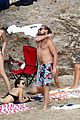 leonardo dicaprio continues st barts trip surrounded by women 31