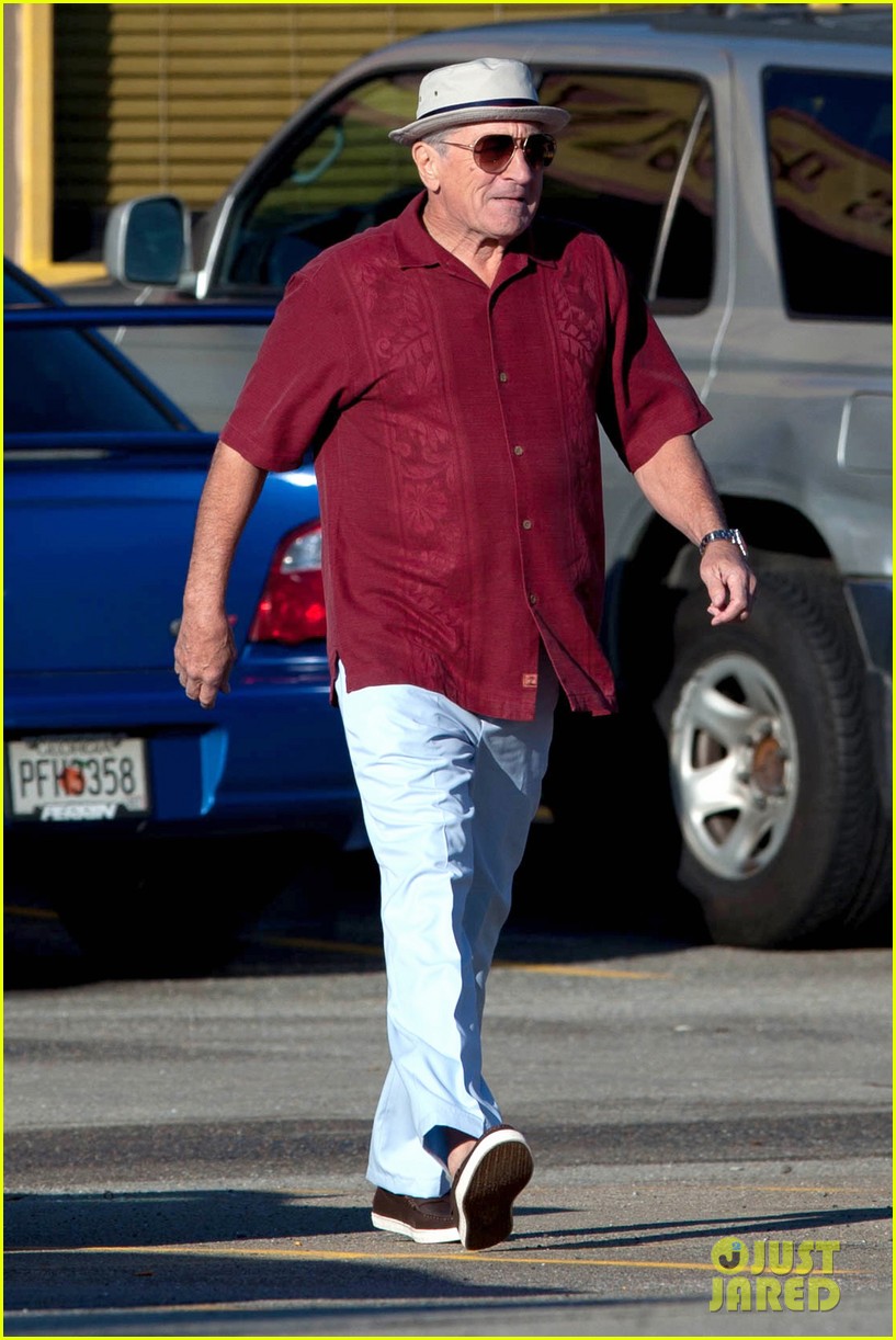 Zac Efron Looks Hot & Preppy on the Set of His New Movie &lsquo;Dirty Grandpa