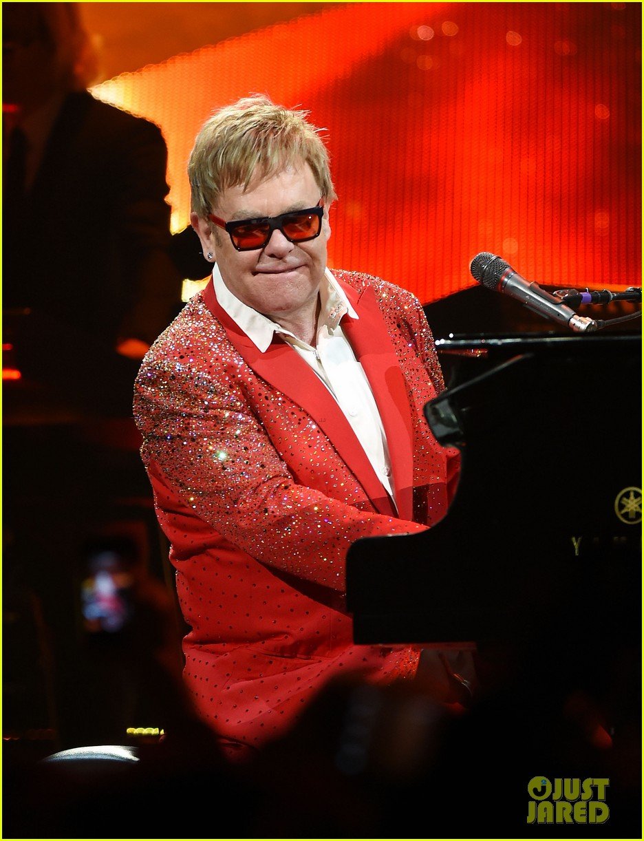 Elton John is 'Still Standing' After New Year's Eve in Brooklyn Photo