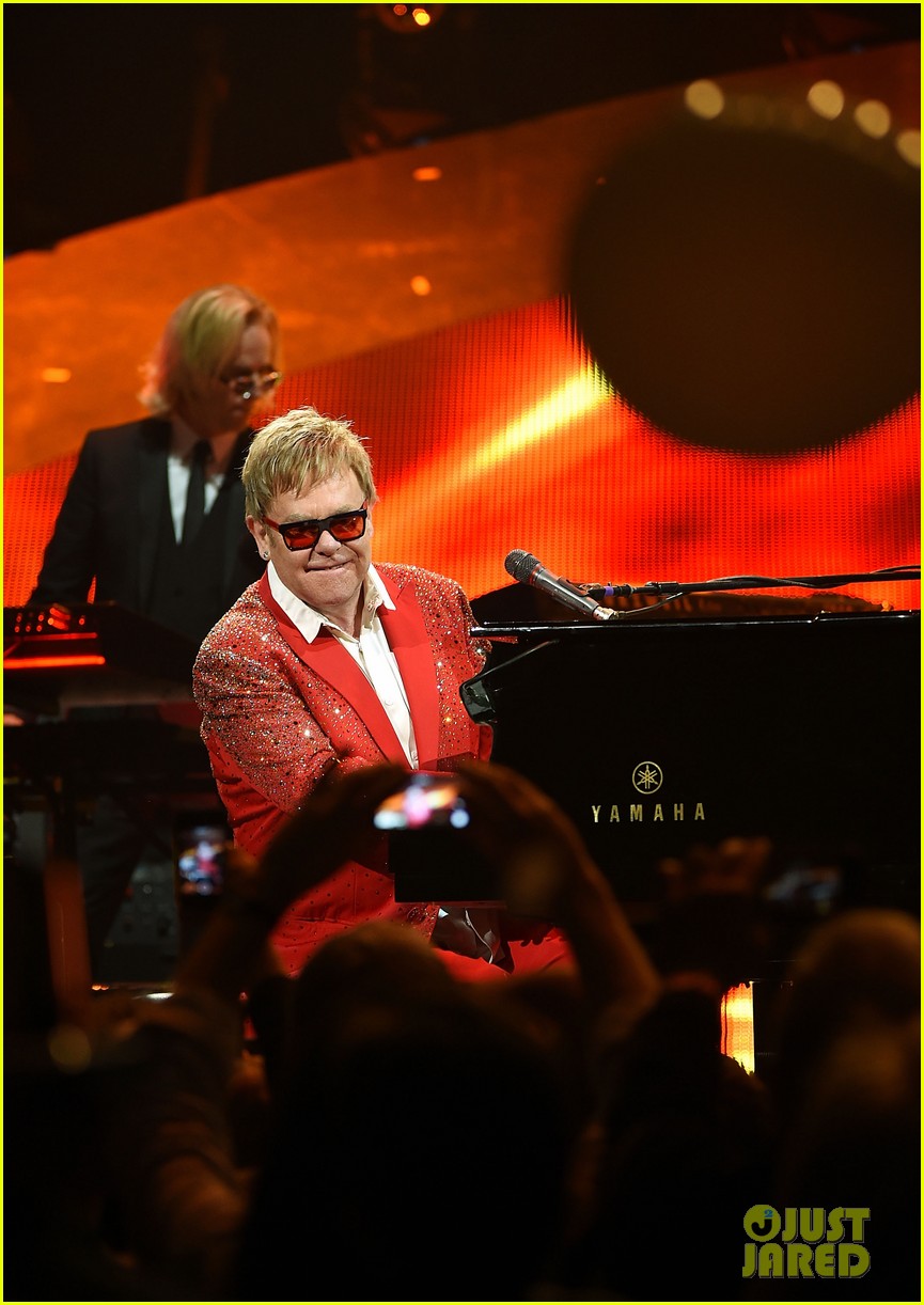 Elton John is 'Still Standing' After New Year's Eve in Brooklyn Photo
