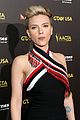 scarlett johansson runs into chris hemsworth gday gala 12