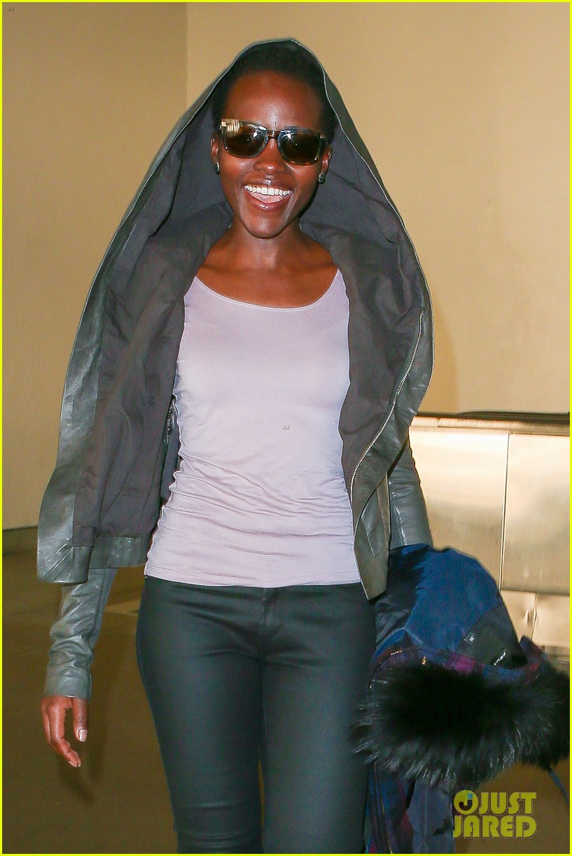 lupita nyongo jets out of lax before golden globes 023276192