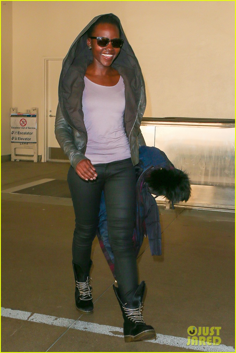 lupita nyongo jets out of lax before golden globes 03