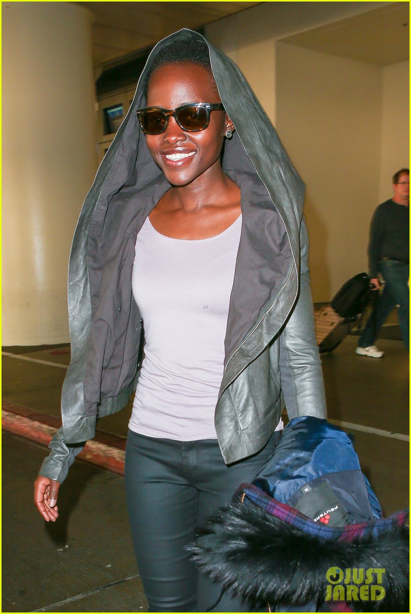 lupita nyongo jets out of lax before golden globes 043276194