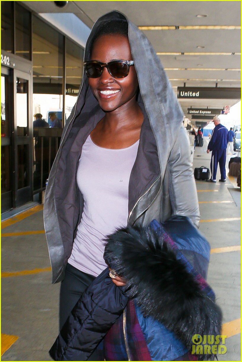 lupita nyongo jets out of lax before golden globes 063276196