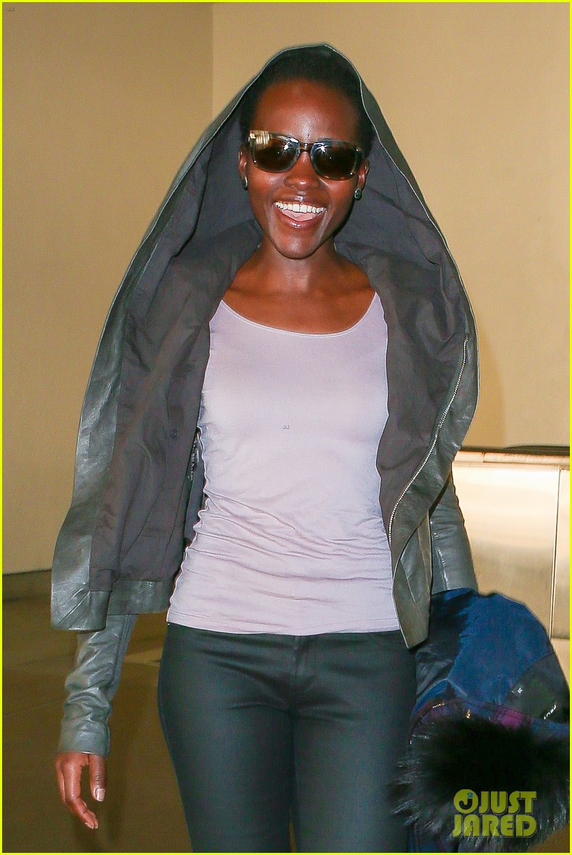 lupita nyongo jets out of lax before golden globes 093276199