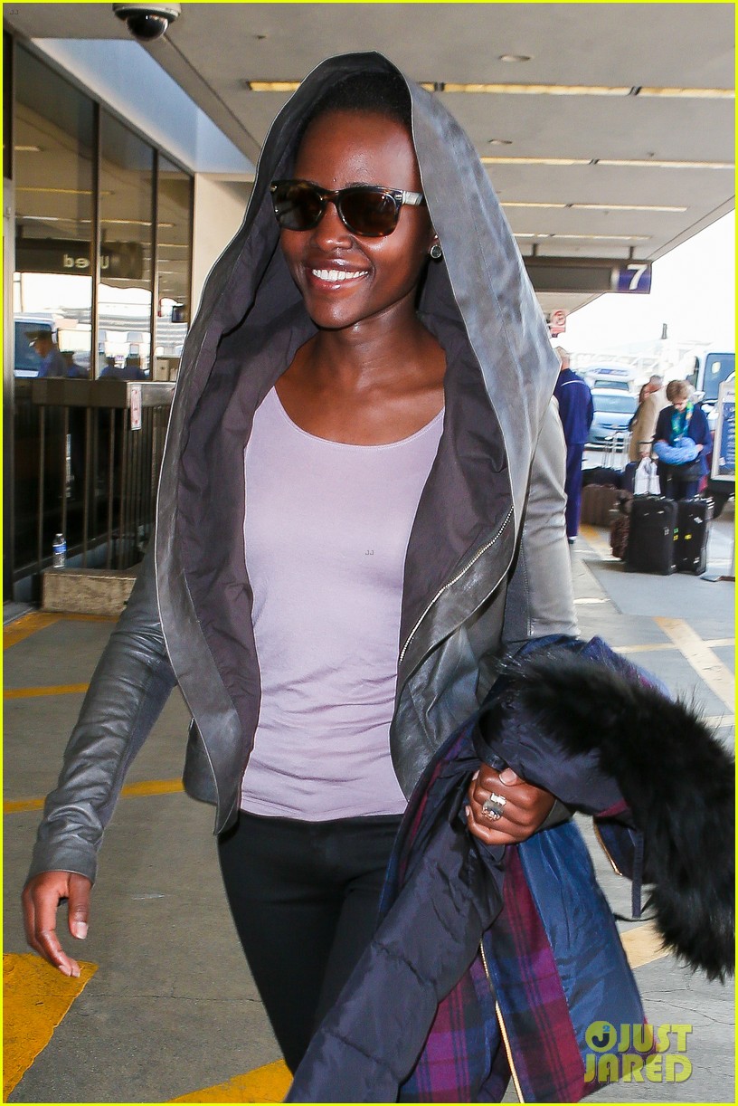 lupita nyongo jets out of lax before golden globes 123276202
