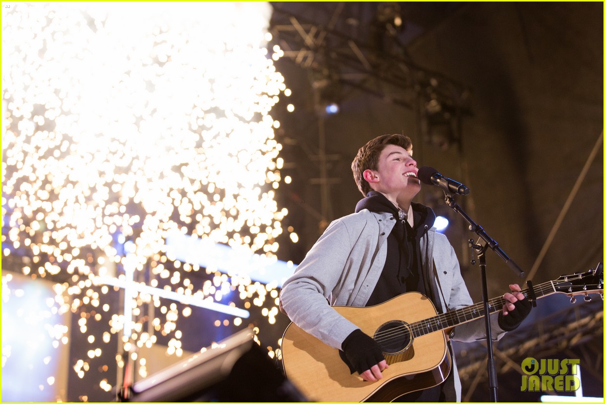 Nick Jonas & Shawn Mendes Duet on New Year's Eve (Video) Photo 3270887 Nick Jonas Photos