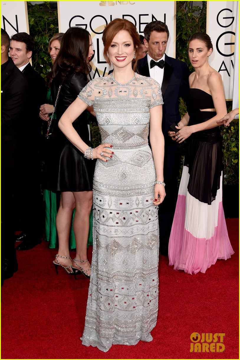 Amanda Peet & Ellie Kemper Both Rock Red Lips at Golden Globes 2015
