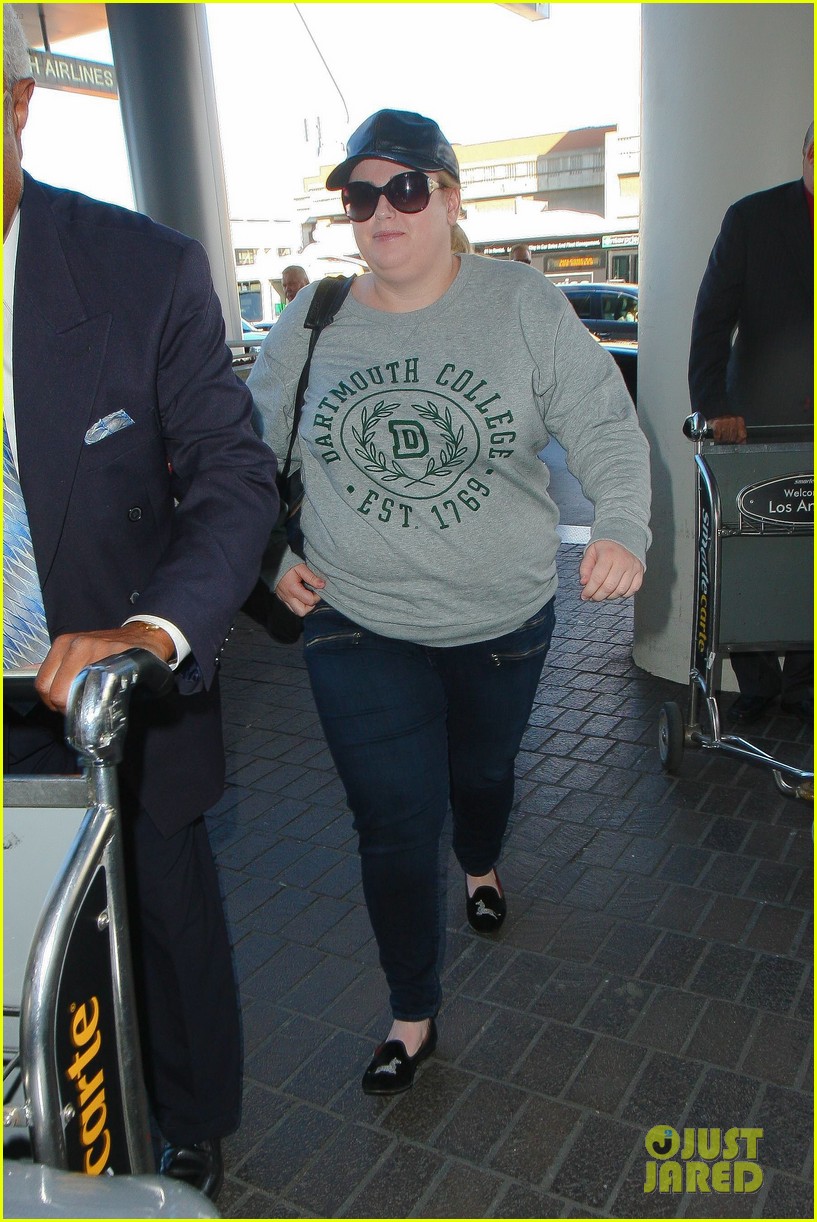 rebel-wilson-watch-pitch-perfect-on-abc-family-tonight-photo