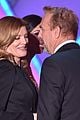 rene russo has laryngitis presents at critics choice 04