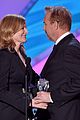 rene russo has laryngitis presents at critics choice 07