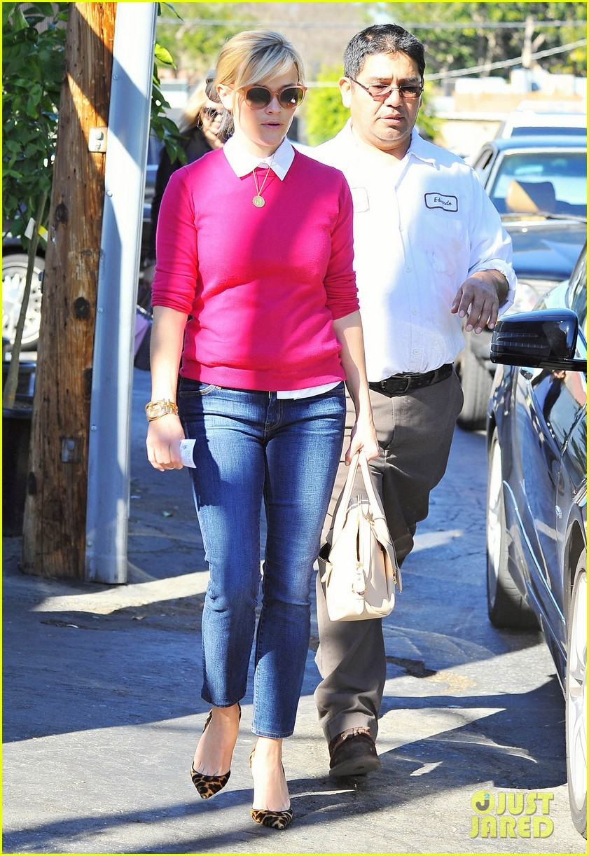 Photo: reese witherspoon hangs out with laura dern naomi watts 28
