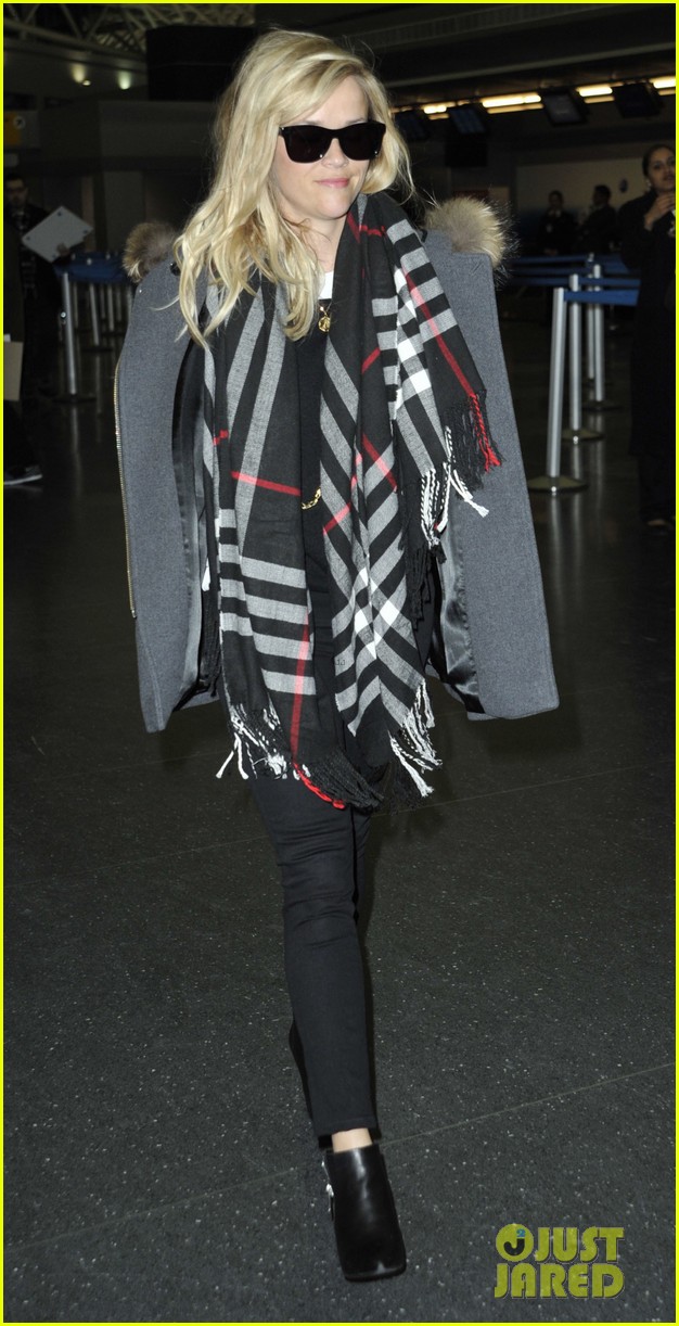 Reese Witherspoon Shares Cute Texts From Mom During Golden Globes See