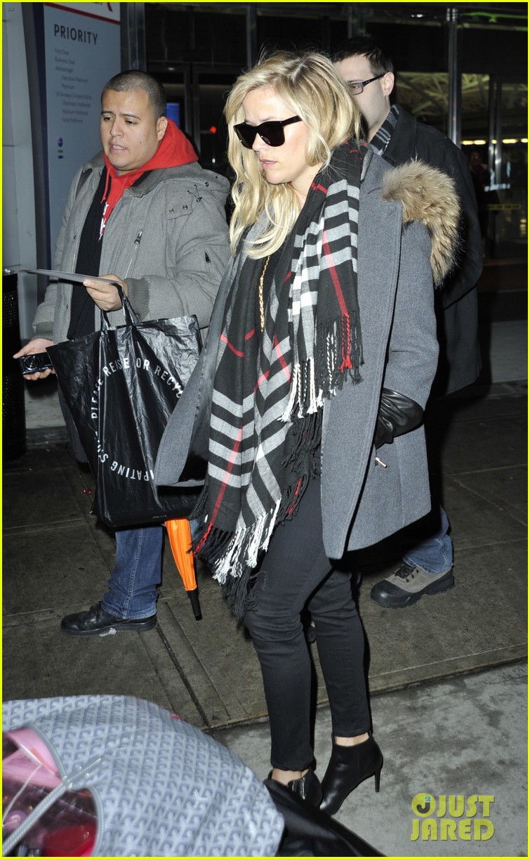 Reese Witherspoon Shares Cute Texts From Mom During Golden Globes See