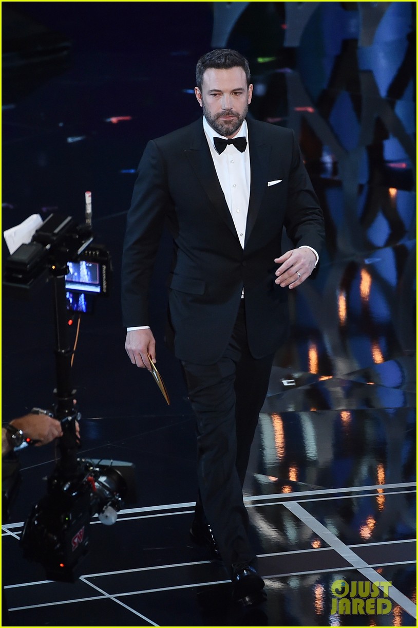 Ben Affleck Presents Best Director Award at Oscars 2015 Photo 3311257