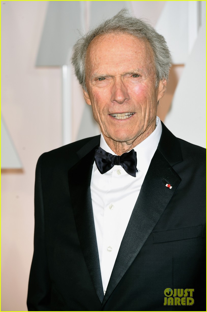 clint eastwood brings his girlfriend to oscars 2015 043310984