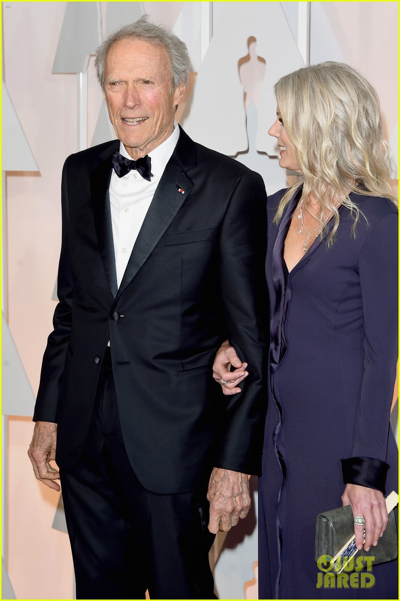 clint eastwood brings his girlfriend to oscars 2015 063310986