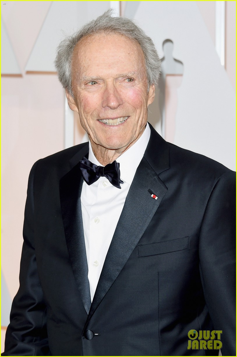 clint eastwood brings his girlfriend to oscars 2015 093310989