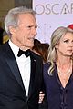 clint eastwood brings his girlfriend to oscars 2015 08