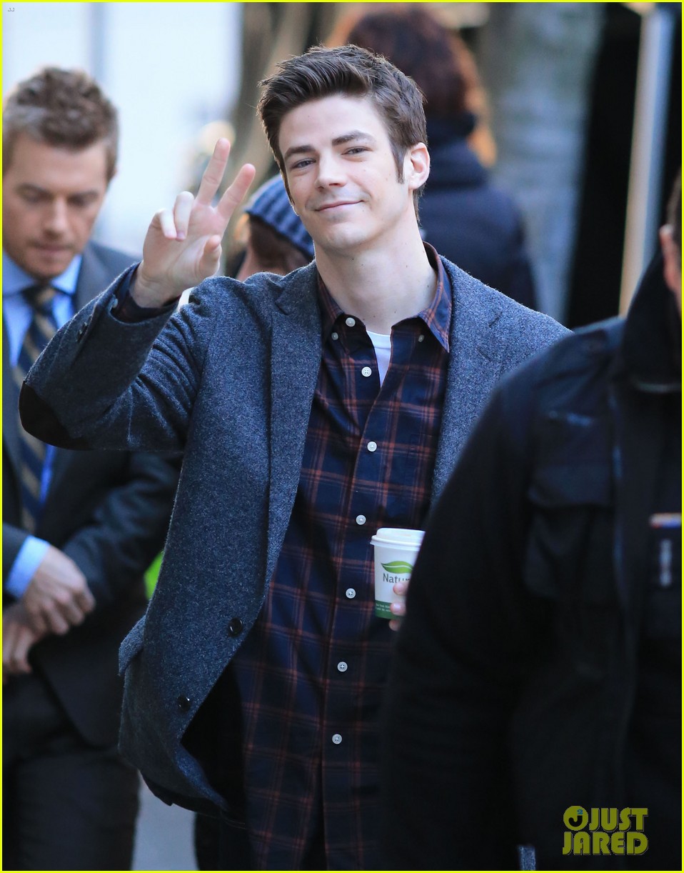 This is What Happens When Grant Gustin Sees Paparazzi While Filming 'T...