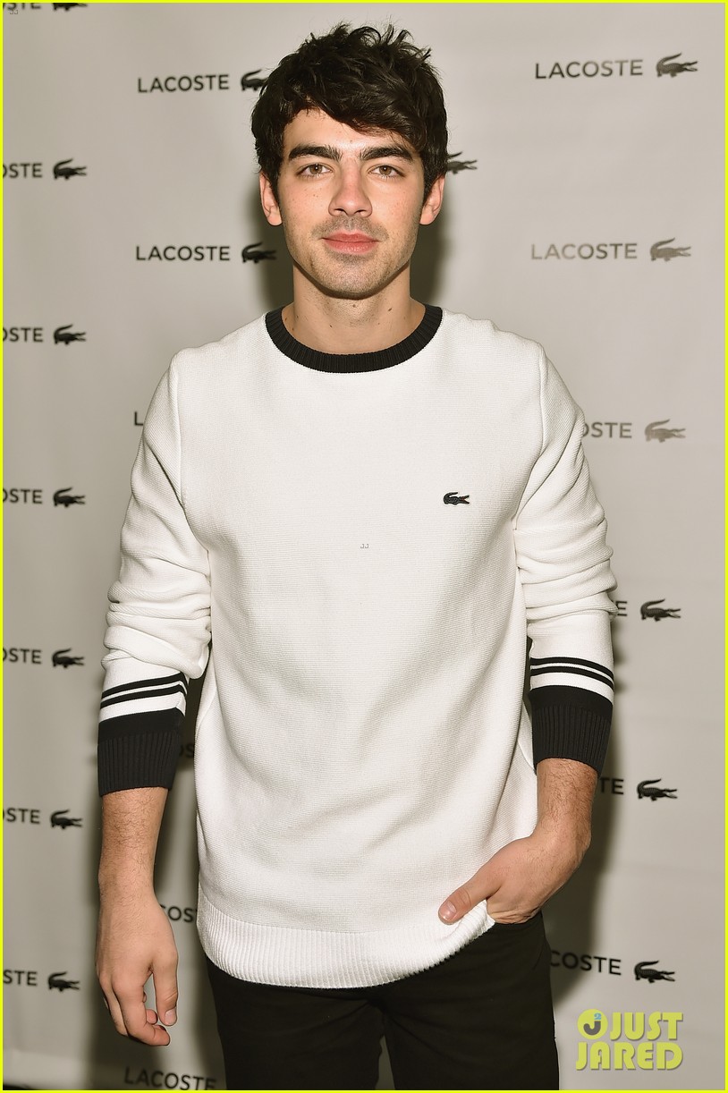 Joe Jonas Hits Up NYFW While Nick Heads to London Photo 3305026 Joe Jonas, Nick Jonas Photos