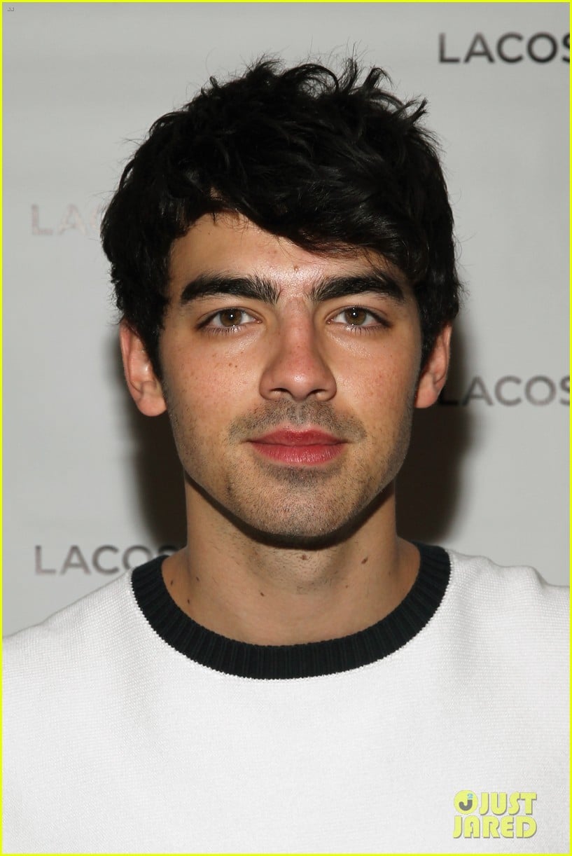 Joe Jonas Hits Up NYFW While Nick Heads to London Photo 3305031 Joe Jonas, Nick Jonas Photos