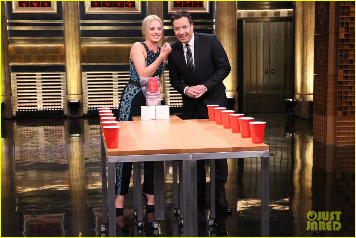 Margot Robbie Beats Jimmy Fallon at Flip Cup (Video) Photo 3315402