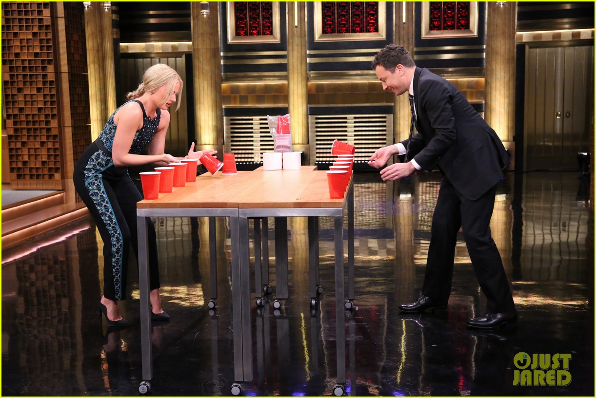 Margot Robbie Beats Jimmy Fallon at Flip Cup (Video) Photo 3315407