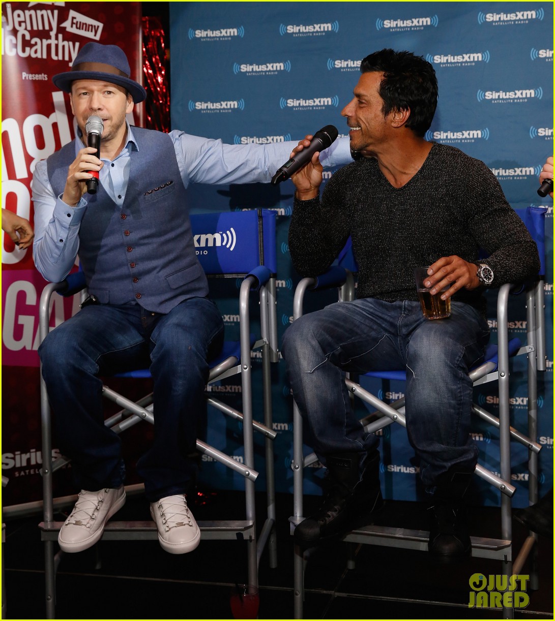 Jenny McCarthy Hosts 'Singled Out...Again' with Hubby Donnie Wahlberg