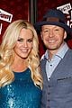 jenny mccarthy hosts singled out again with hubby donnie wahlberg 02