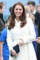 kate middleton tries her hand at painting 05