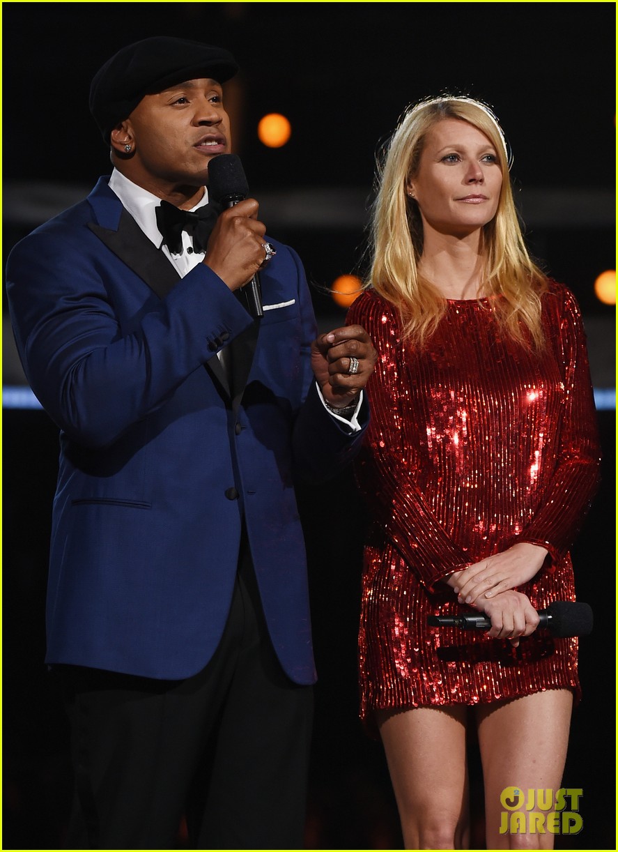 Paltrow Introduces Her BFF Beyonce at Grammys 2015! Photo