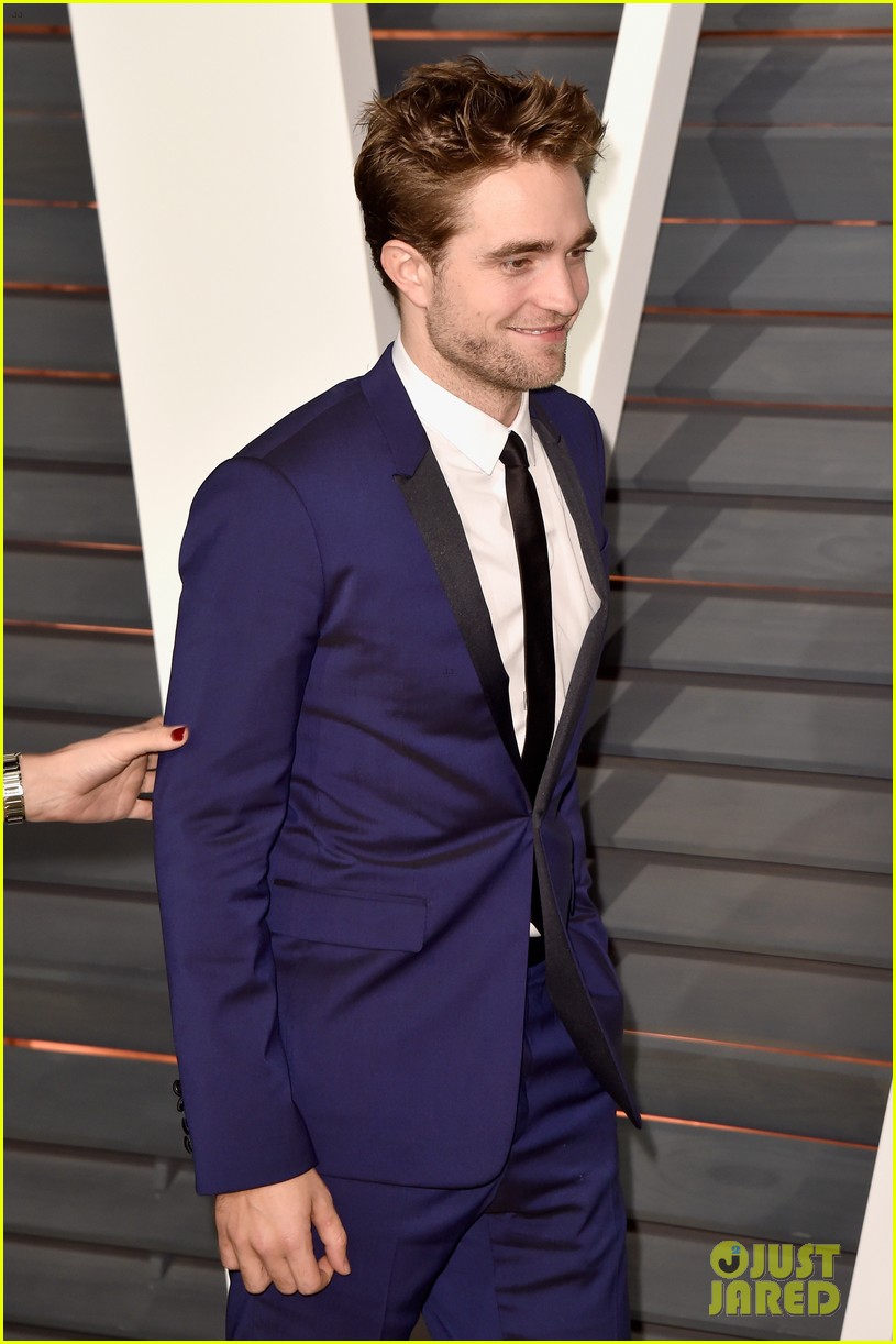 Robert Pattinson Spends Oscars 2015 Night with His BFFs! Photo 3311610