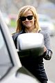 reese witherspoon very busy la 04