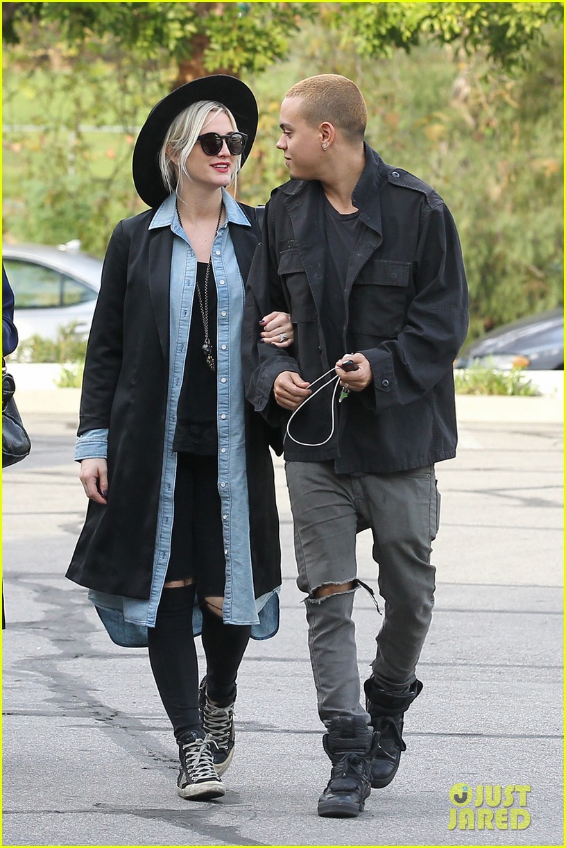 Ashlee Simpson – Was seen out to grab lunch in