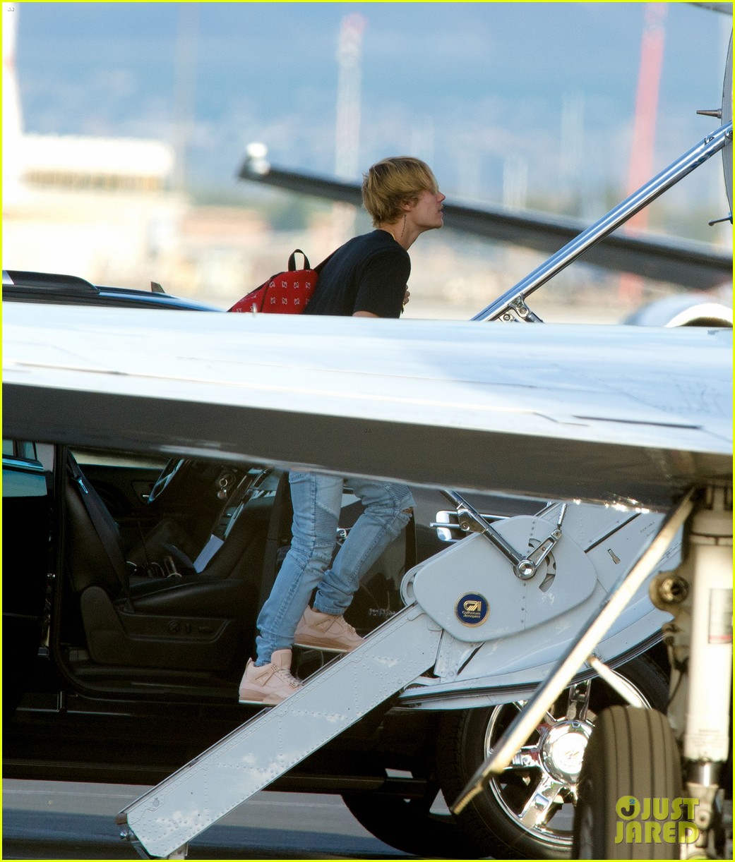 Watch First Look Clips of Justin Bieber's Comedy Central Roast! Photo