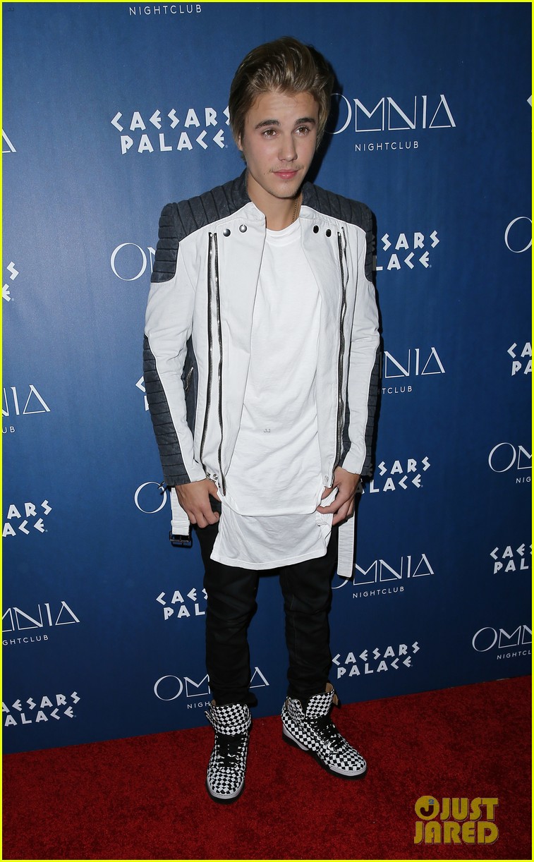 Justin Bieber Says 'Whatever' About Selena Gomez Roast Jokes Photo