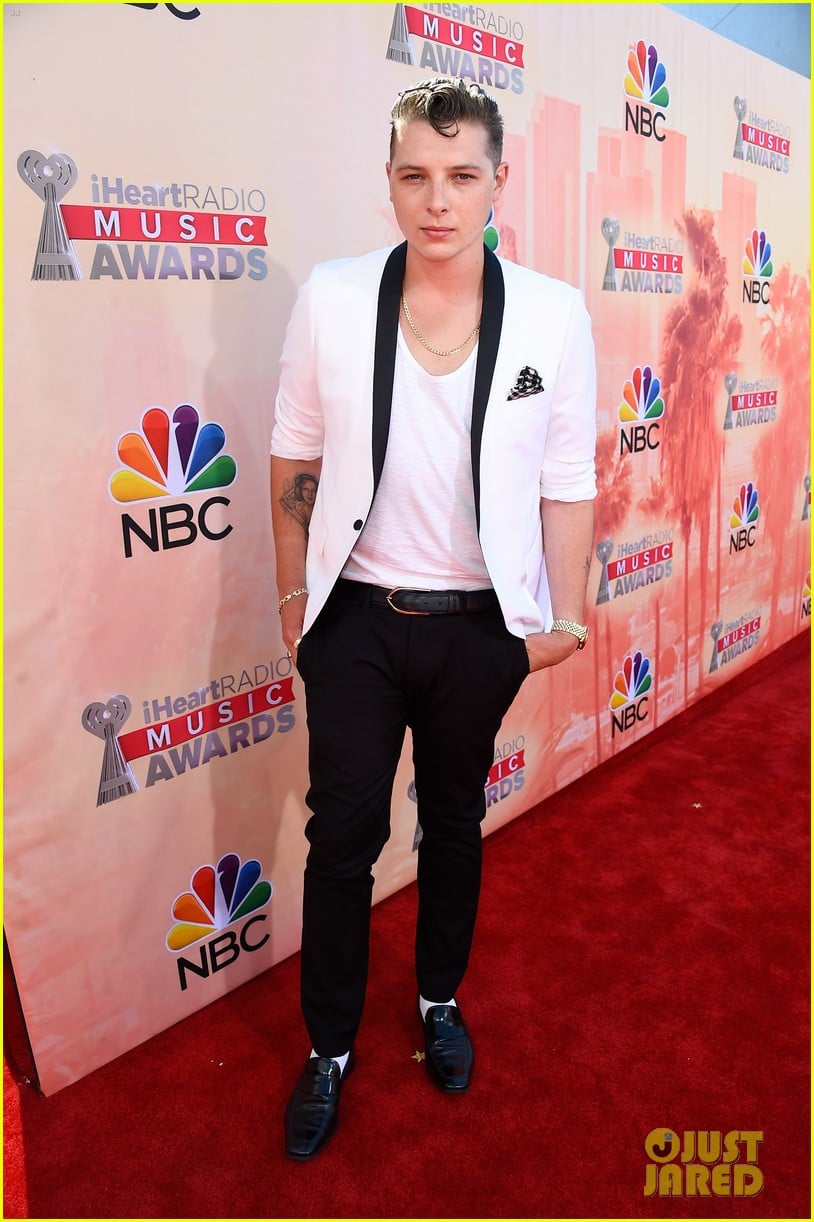 Cameron Dallas & Shawn Mendes Pair Up at iHeartRadio Music Awards 2015