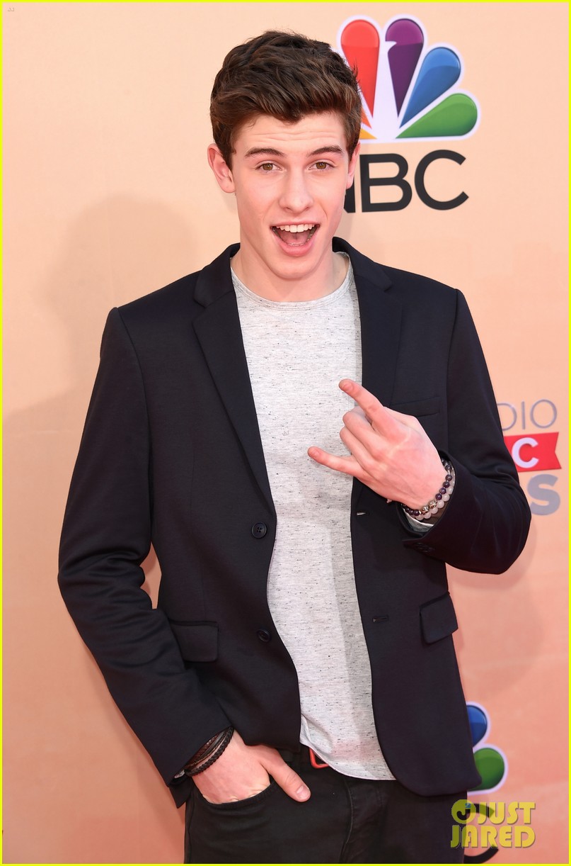 Cameron Dallas & Shawn Mendes Pair Up at iHeartRadio Music Awards 2015