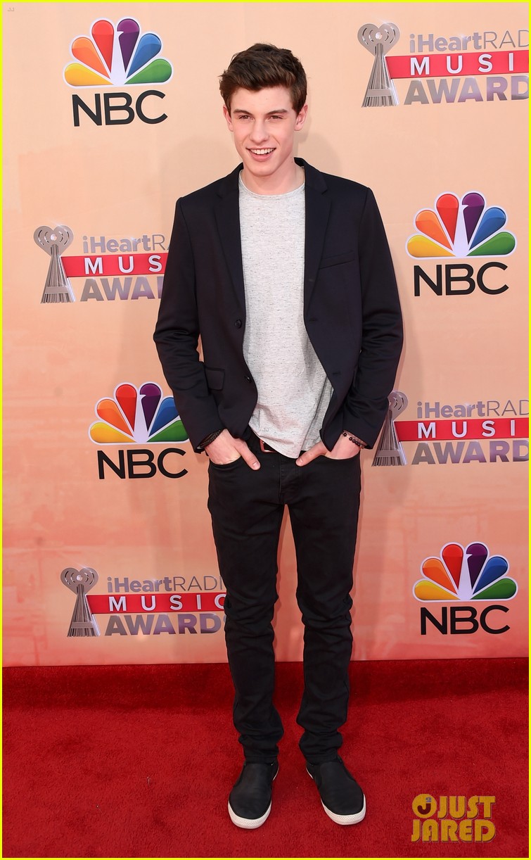 Cameron Dallas & Shawn Mendes Pair Up at iHeartRadio Music Awards 2015
