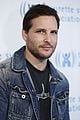 chris evans peter facinelli more put the spotlight on tourette syndrome 09